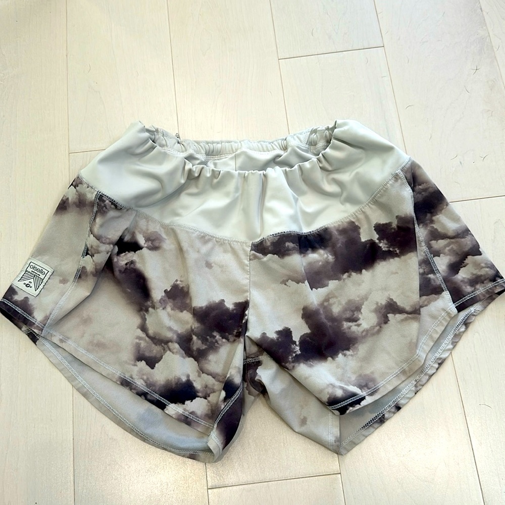 Oiselle Roga 4” Running Short Size 6.